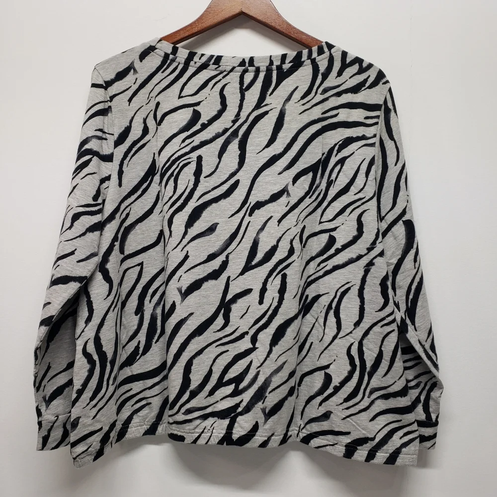 CHICO'S Zenergy Pullover Blouse Long Sleeve Top Size 3P XL Petite Zebra Print